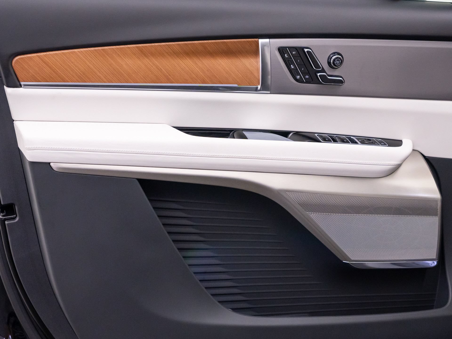 New 2027 Cadillac Vistiq Luxury w/ LPO, Floor Liner Package AWD/4WD image 12