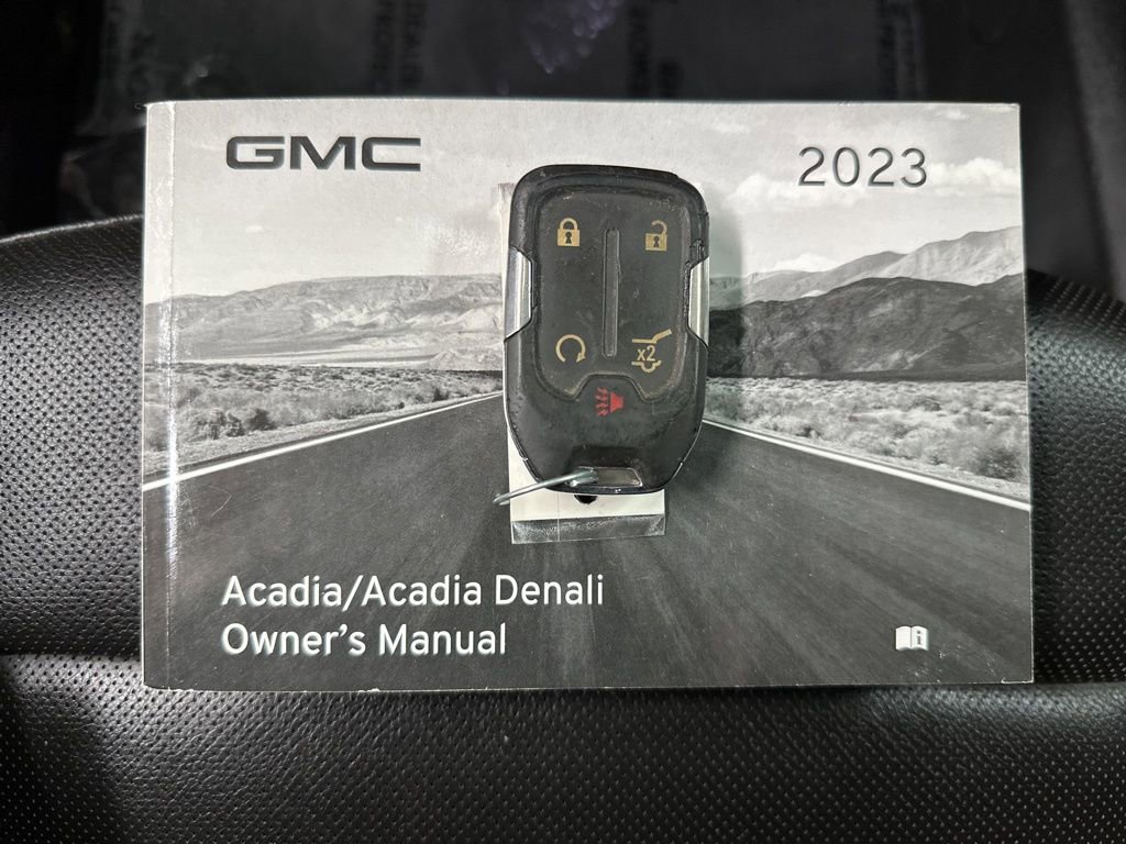 Used 2023 GMC Acadia SLT image 43