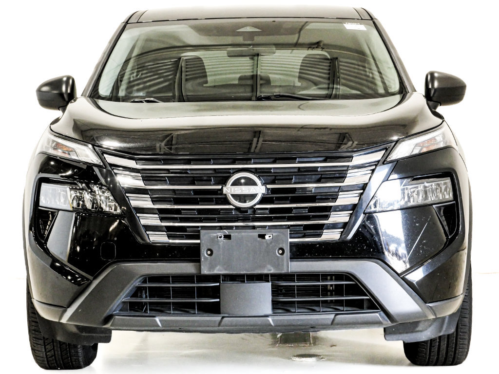 Used 2024 Nissan Rogue S AWD/4WD image 2