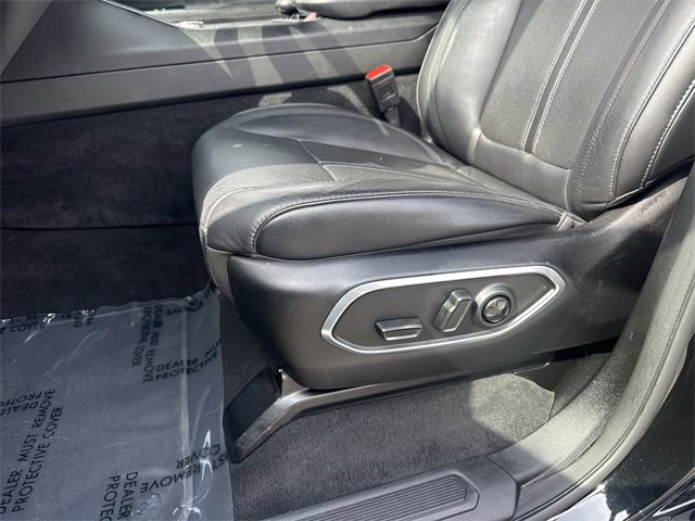 Used 2023 Jeep Wagoneer L Series III w/ Preferred Equipment Group image 12