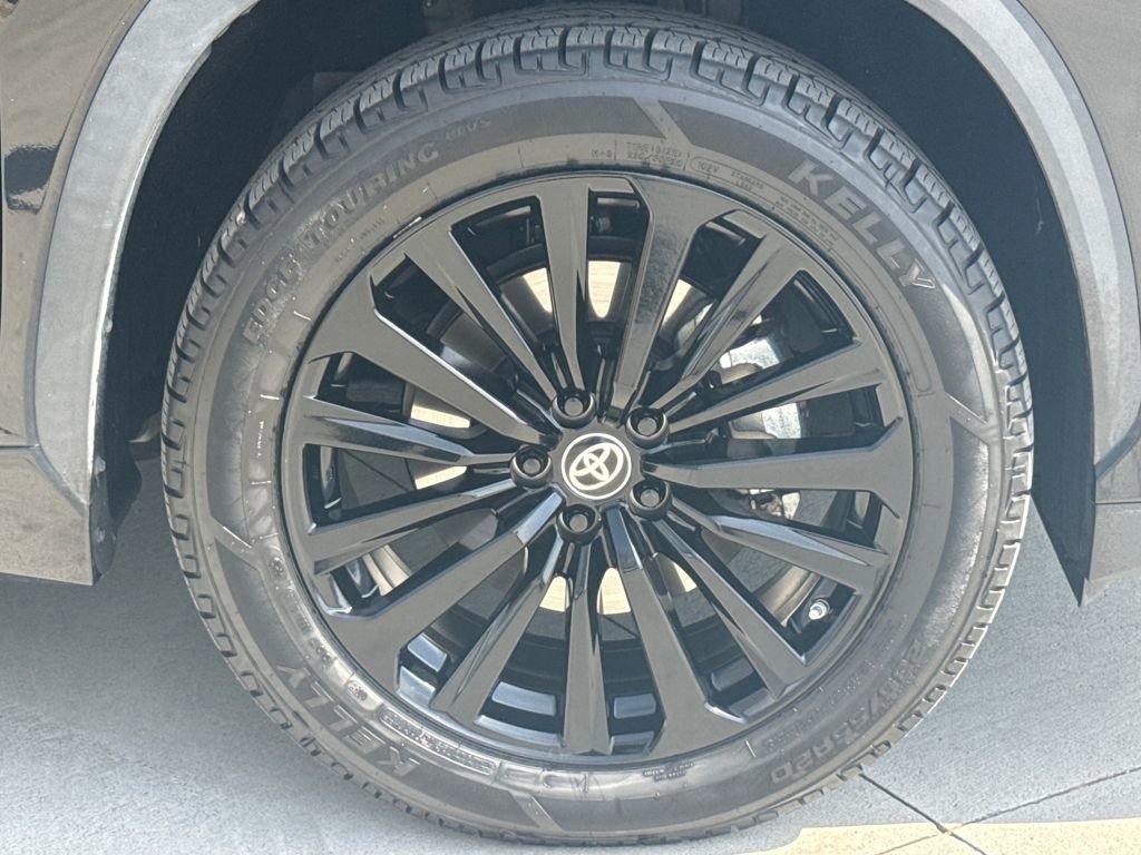 Used 2023 Toyota Highlander XSE image 11