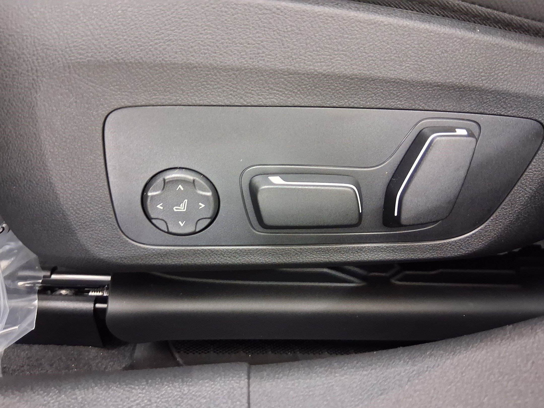New 2026 BMW 330i Sedan w/ Convenience Package RWD image 13