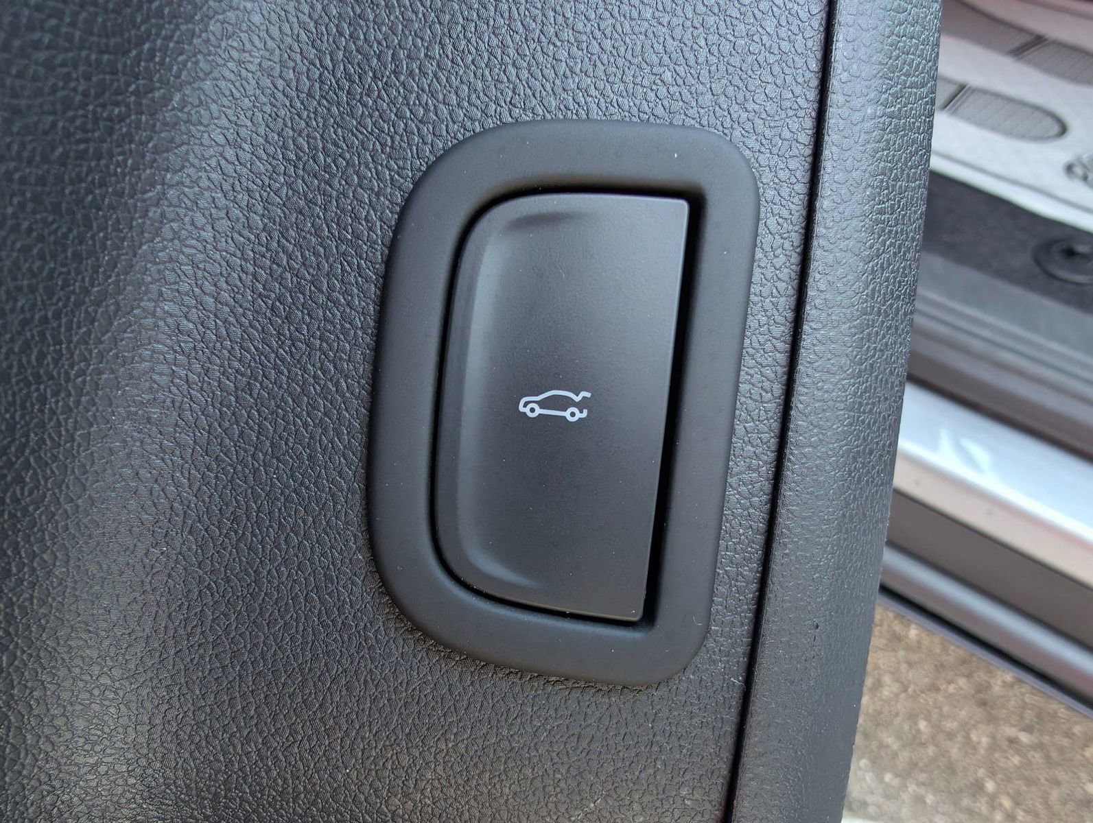 Certified 2025 Chevrolet Traverse LT image 9