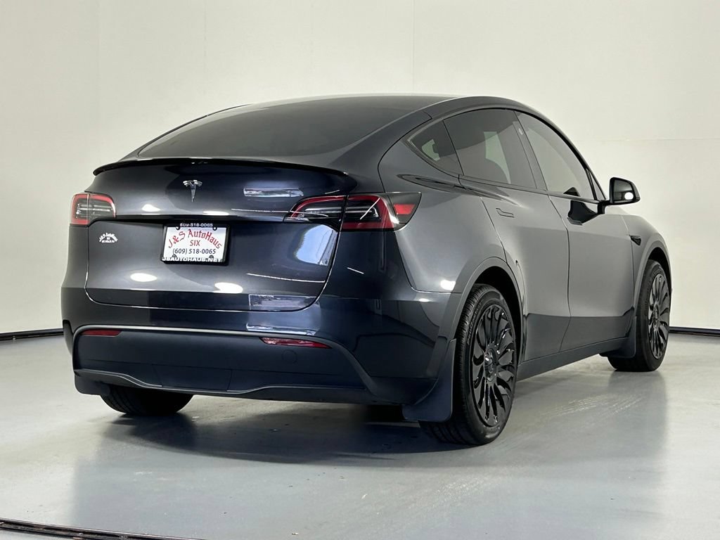 Used 2024 Tesla Model Y 2WD image 5