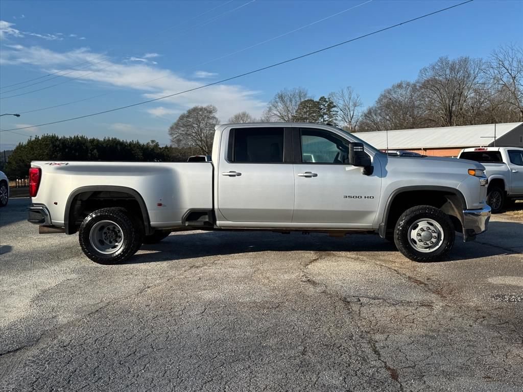 Used 2022 Chevrolet Silverado 3500 LT AWD/4WD image 2