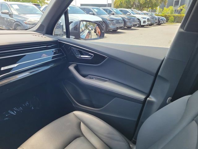 Used 2025 Audi Q7 3.0T Premium Plus w/ Premium Plus Package AWD/4WD image 14