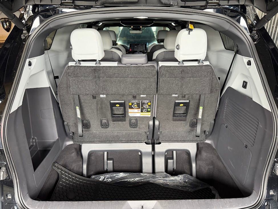 Used 2023 Toyota Sienna XSE AWD/4WD image 34