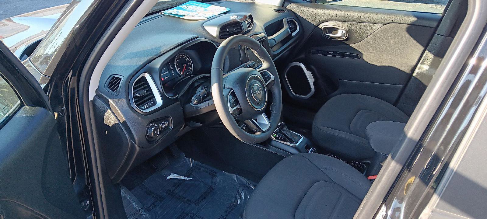 Used 2018 Jeep Renegade Latitude image 5