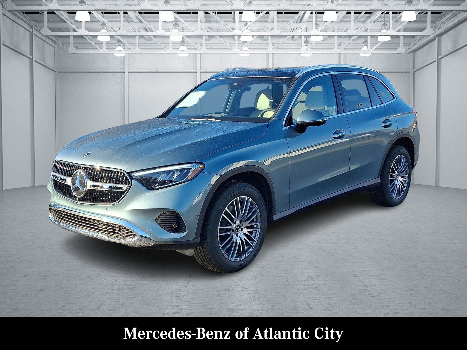 Used 2026 Mercedes-Benz GLC 300 4MATIC image 2