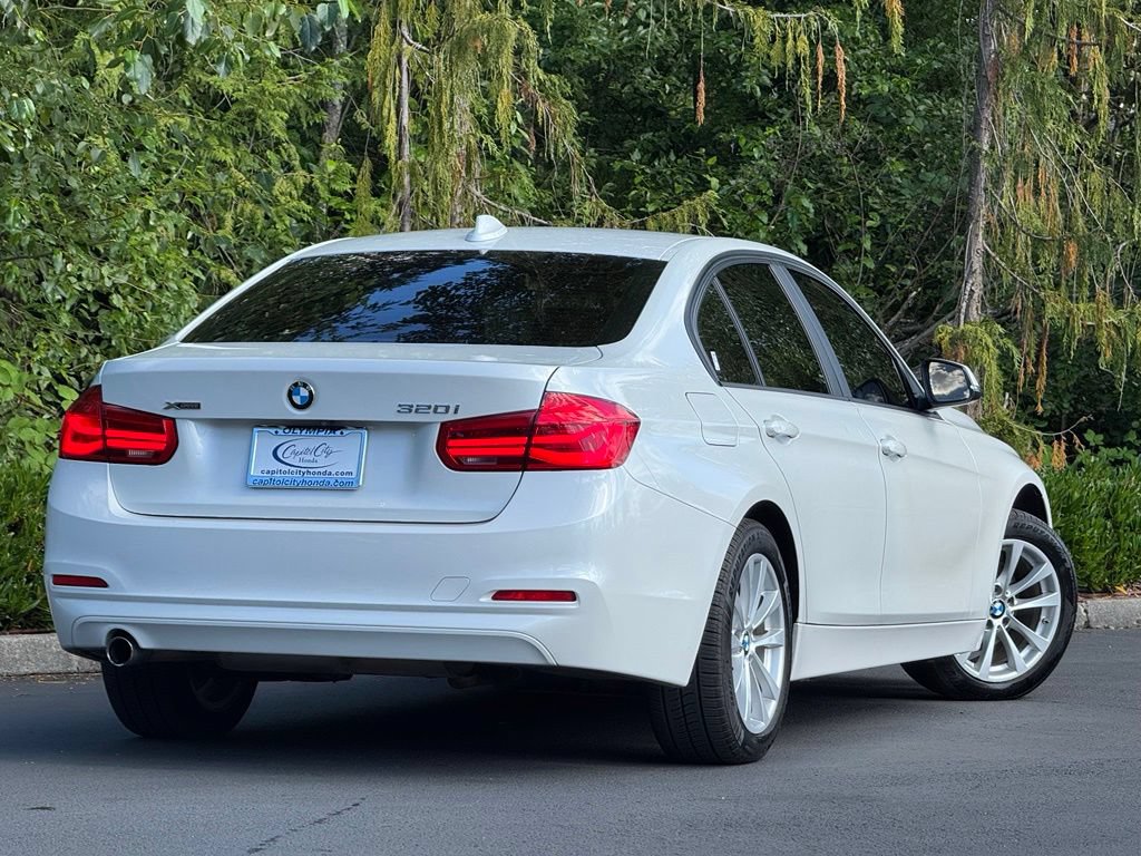 Used 2018 BMW 320i xDrive Sedan w/ Premium Package AWD/4WD image 35