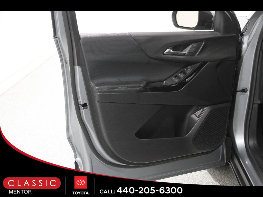 Used 2025 Chevrolet Equinox LT w/ Convenience Package II image 4