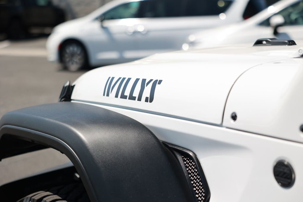 Used 2024 Jeep Wrangler Willys AWD/4WD image 15