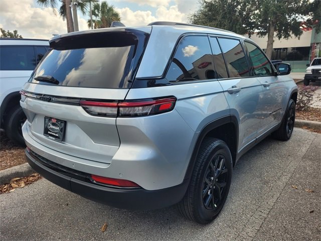 New 2025 Jeep Grand Cherokee Laredo image 13