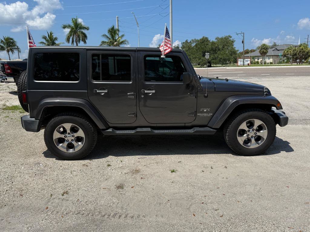 Used 2017 Jeep Wrangler Unlimited Sahara w/ Connectivity Group AWD/4WD image 6