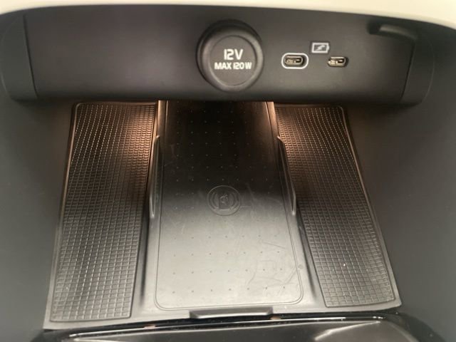 Certified 2025 Volvo XC40 B5 Plus image 24