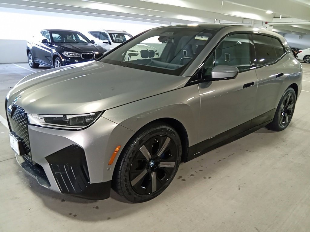 Used 2023 BMW iX xDrive50 w/ Premium Package image 3