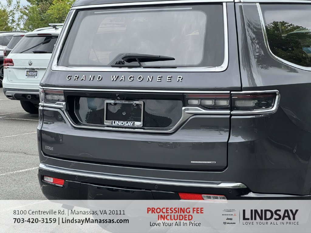 Used 2024 Jeep Grand Wagoneer Series III w/ HD Trailer Tow Package AWD/4WD image 10