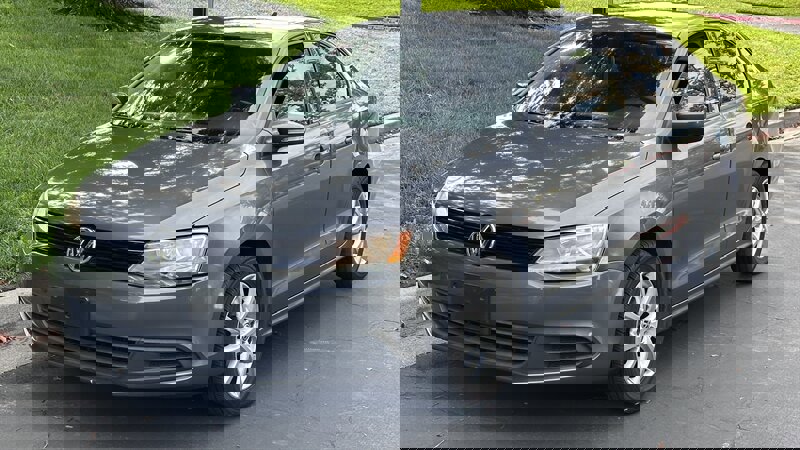 Used 2011 Volkswagen Jetta SE image 1