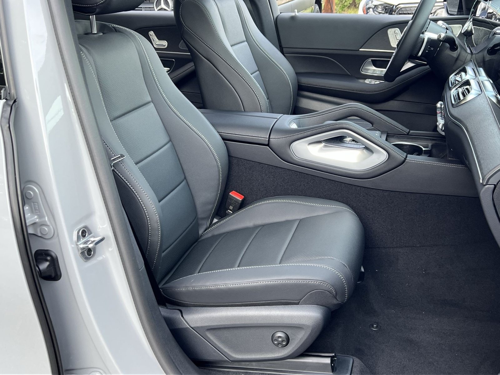 New 2027 Mercedes-Benz GLS 450 4MATIC image 34