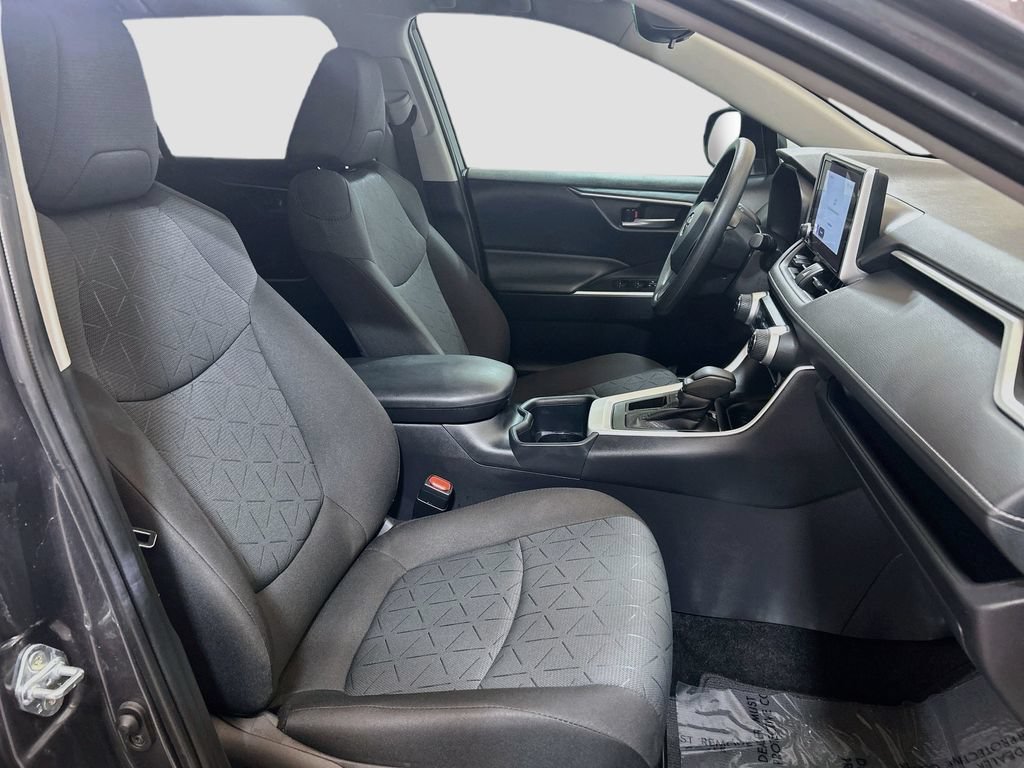 Used 2025 Toyota RAV4 XLE FWD image 25