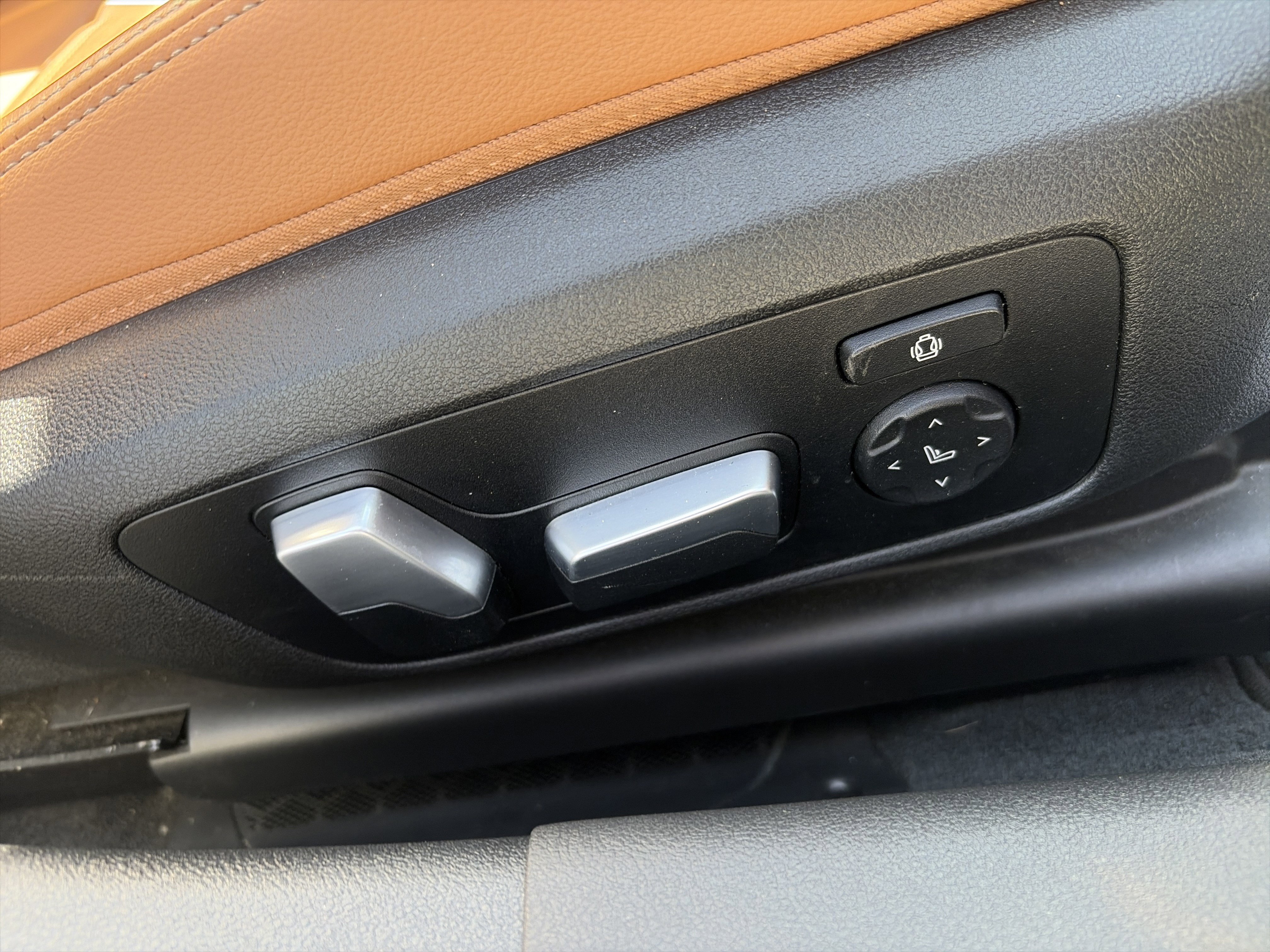 Used 2020 BMW 330i xDrive Sedan w/ Convenience Package image 35