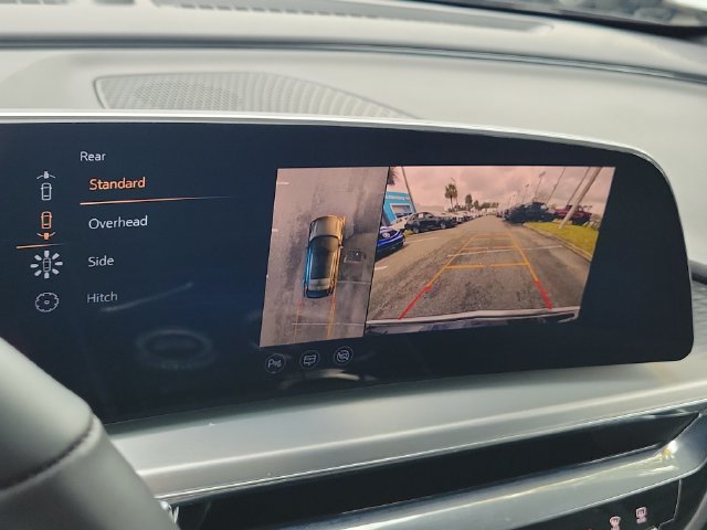 Certified 2024 Cadillac Lyriq Luxury AWD/4WD image 34
