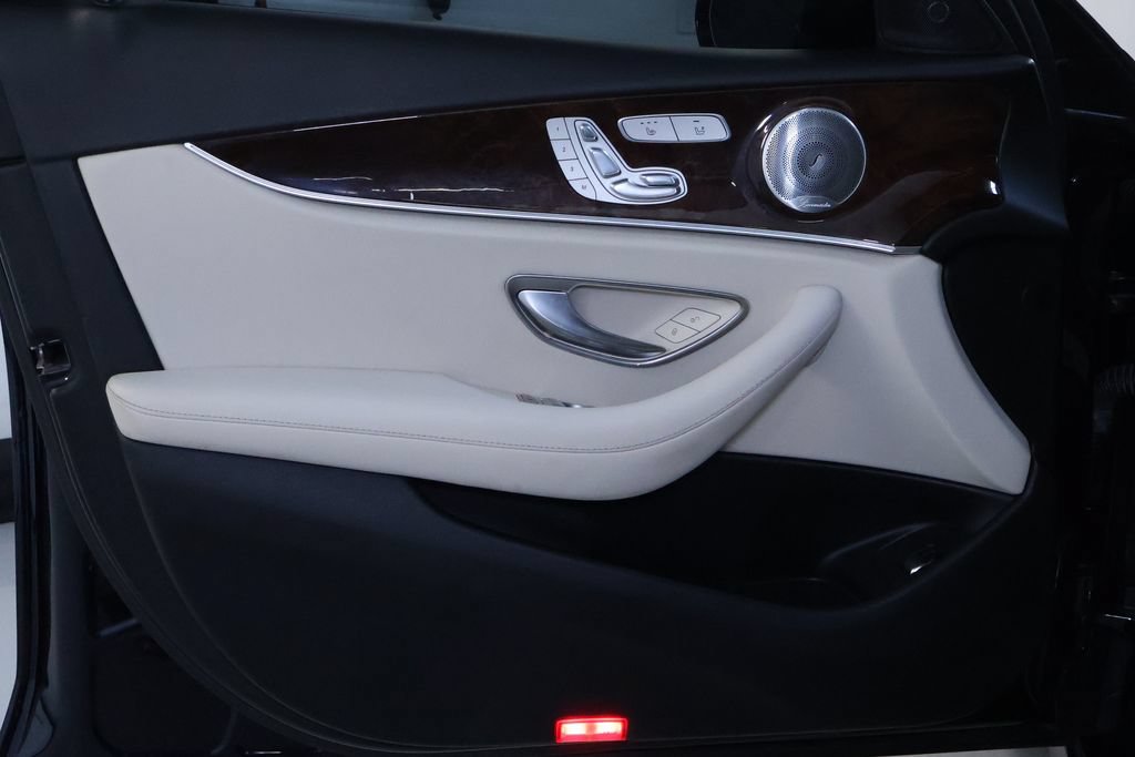 Used 2019 Mercedes-Benz E 300 4MATIC image 13