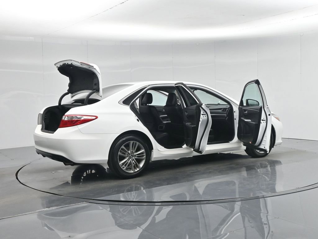 Used 2017 Toyota Camry SE image 5