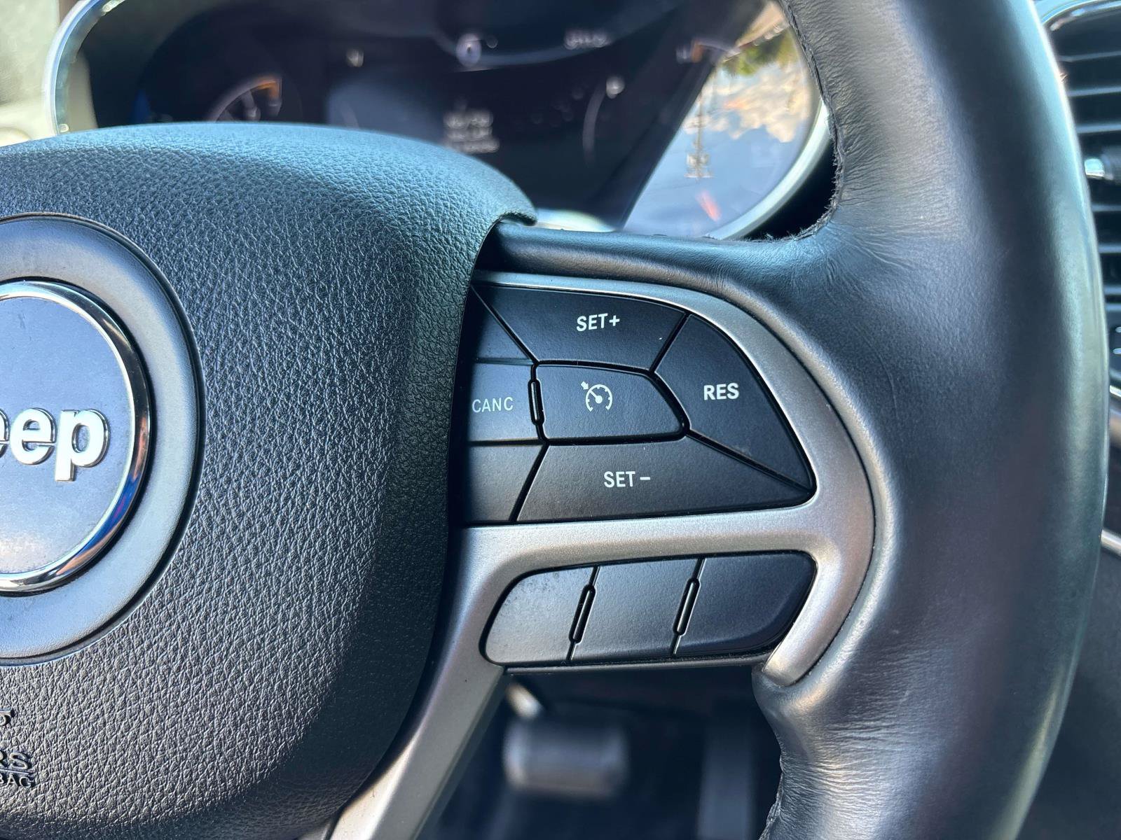 Certified 2018 Jeep Grand Cherokee Limited AWD/4WD image 22