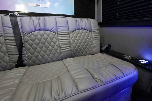 Used 2018 Mercedes-Benz Sprinter 3500 image 96