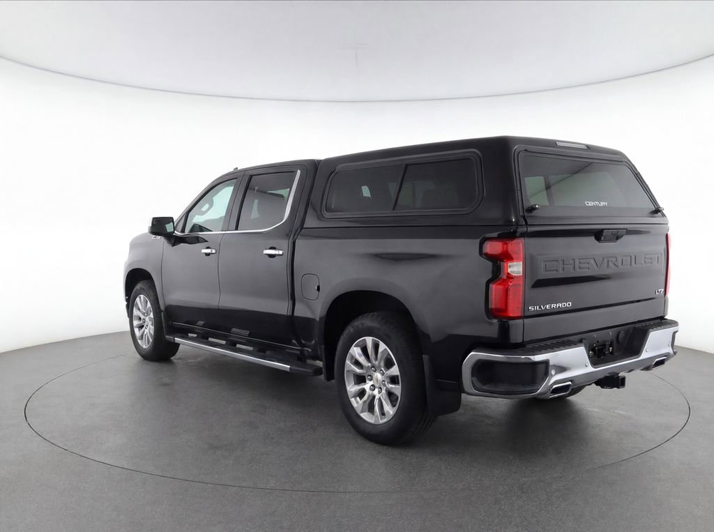 Used 2024 Chevrolet Silverado 1500 LTZ AWD/4WD image 3