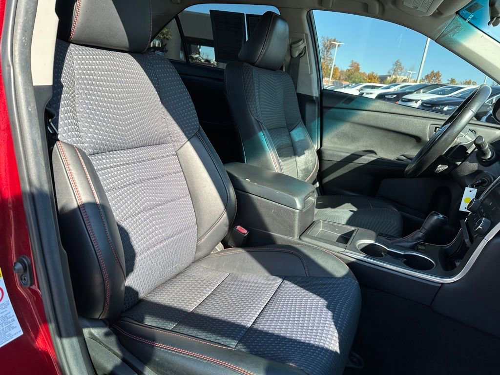 Used 2015 Toyota Camry SE image 23