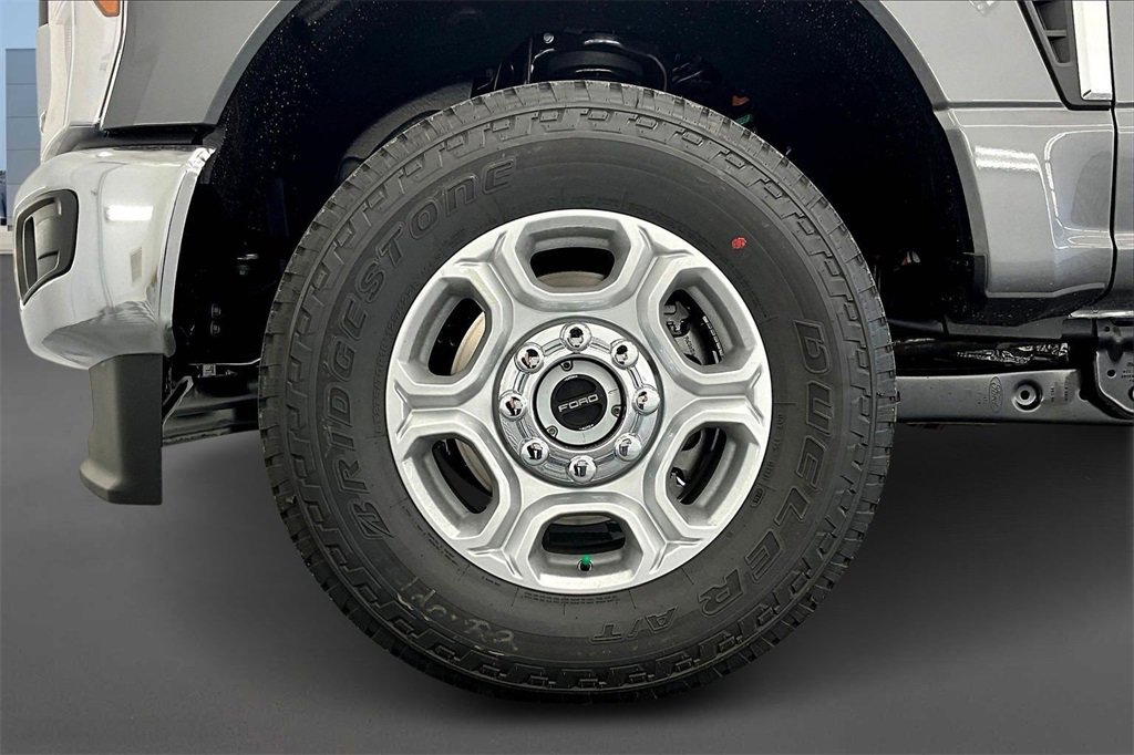 New 2026 Ford F350 XLT w/ FX4 Off-Road Package image 11