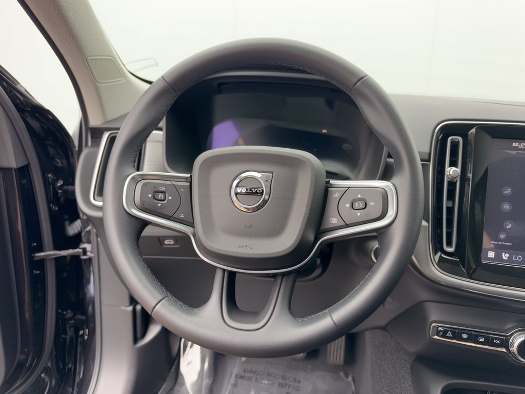 Used 2024 Volvo XC40 B5 Plus w/ Protection Package Premier AWD/4WD image 10