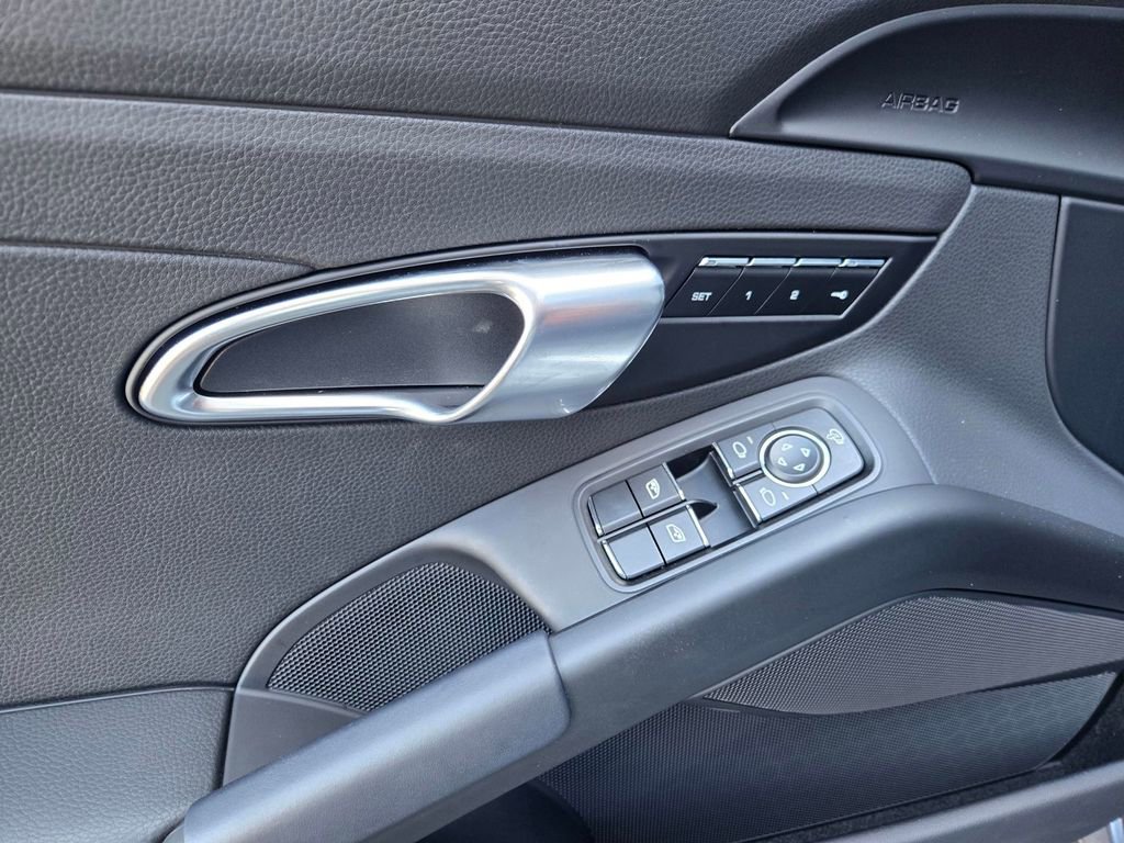 Used 2025 Porsche 718 Boxster image 19