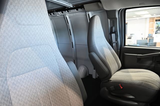 New 2026 GMC Savana 3500 w/ Driver Convenience Package RWD image 10
