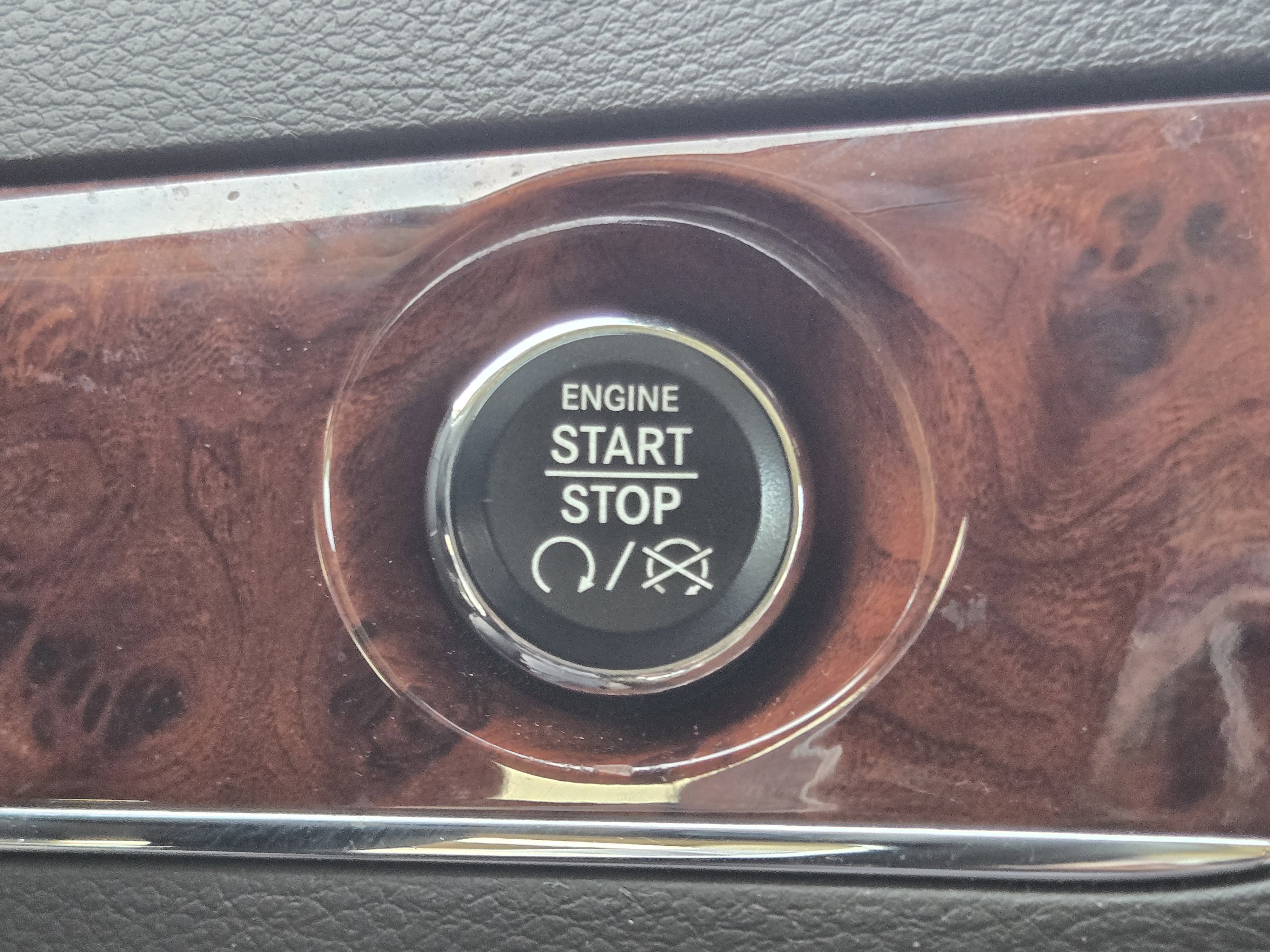 Used 2013 Chrysler Town & Country Touring-L w/ Driver Convenience Group FWD image 32