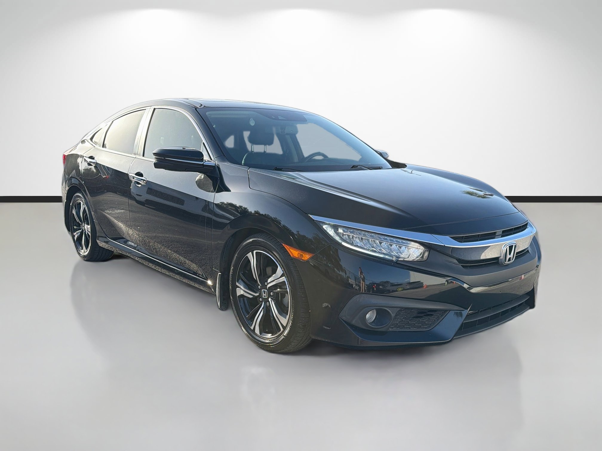 Used 2018 Honda Civic Touring image 1