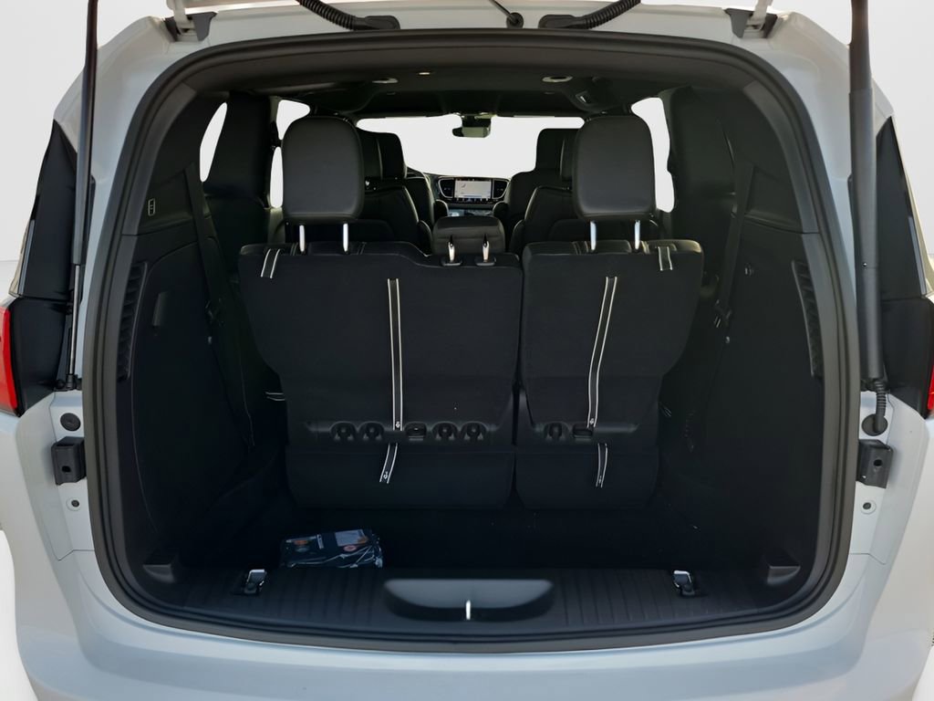 New 2026 Chrysler Voyager LX image 22