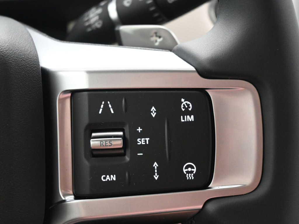Used 2025 Land Rover Discovery Dynamic SE AWD/4WD image 19
