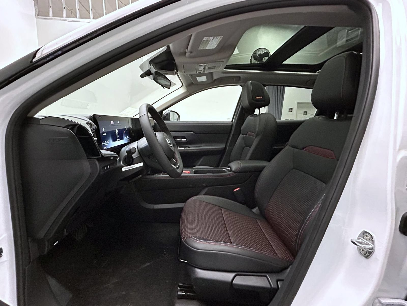 New 2026 Nissan Kicks SR w/ SR Premium Package AWD/4WD image 10