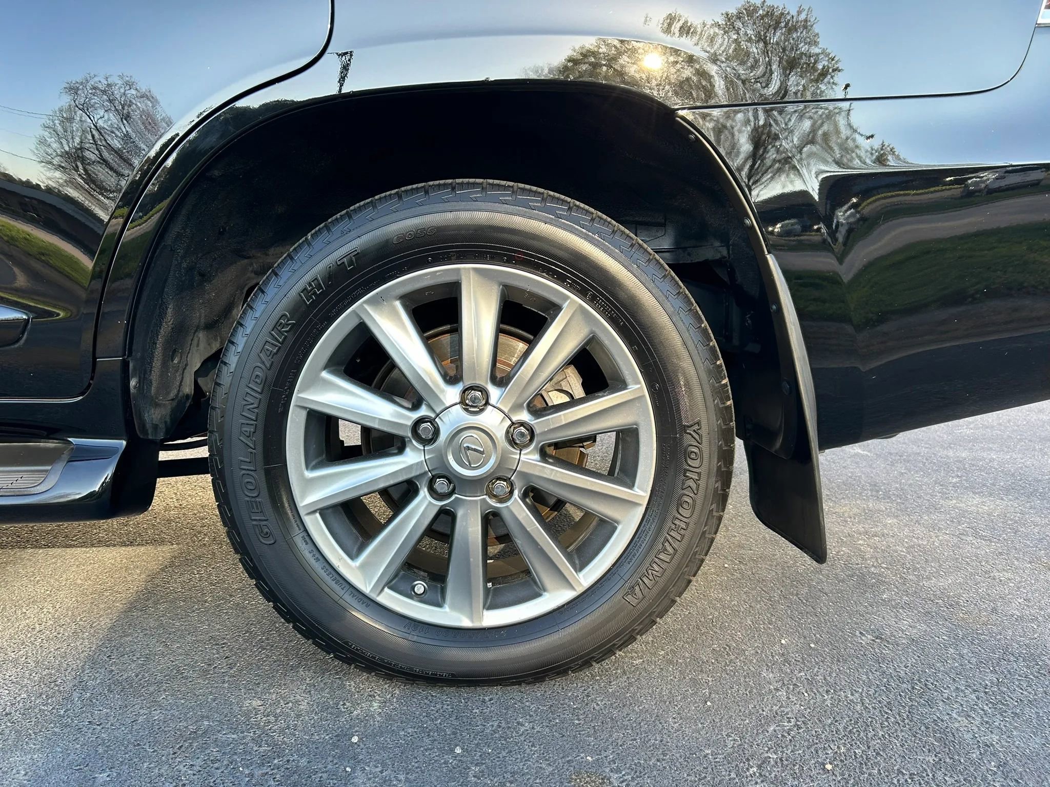 Used 2010 Lexus LX 570 LX 570 Sport Utility 4D image 15