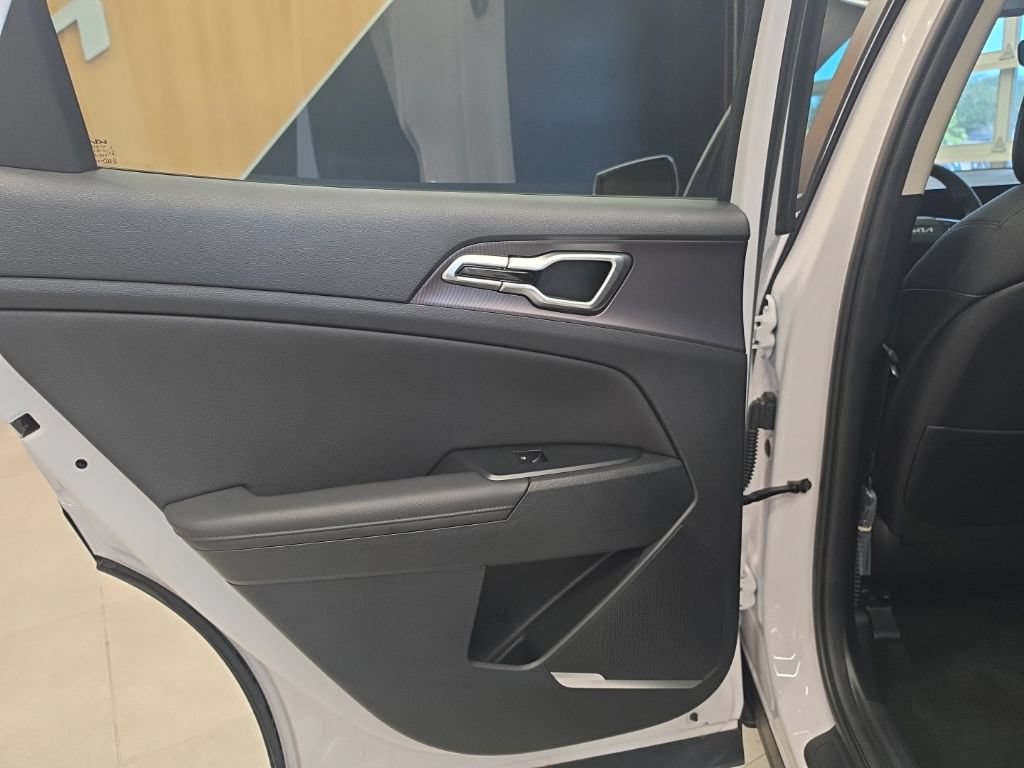 Certified 2026 Kia Sportage EX w/ EX Panorama Roof Package AWD/4WD image 46