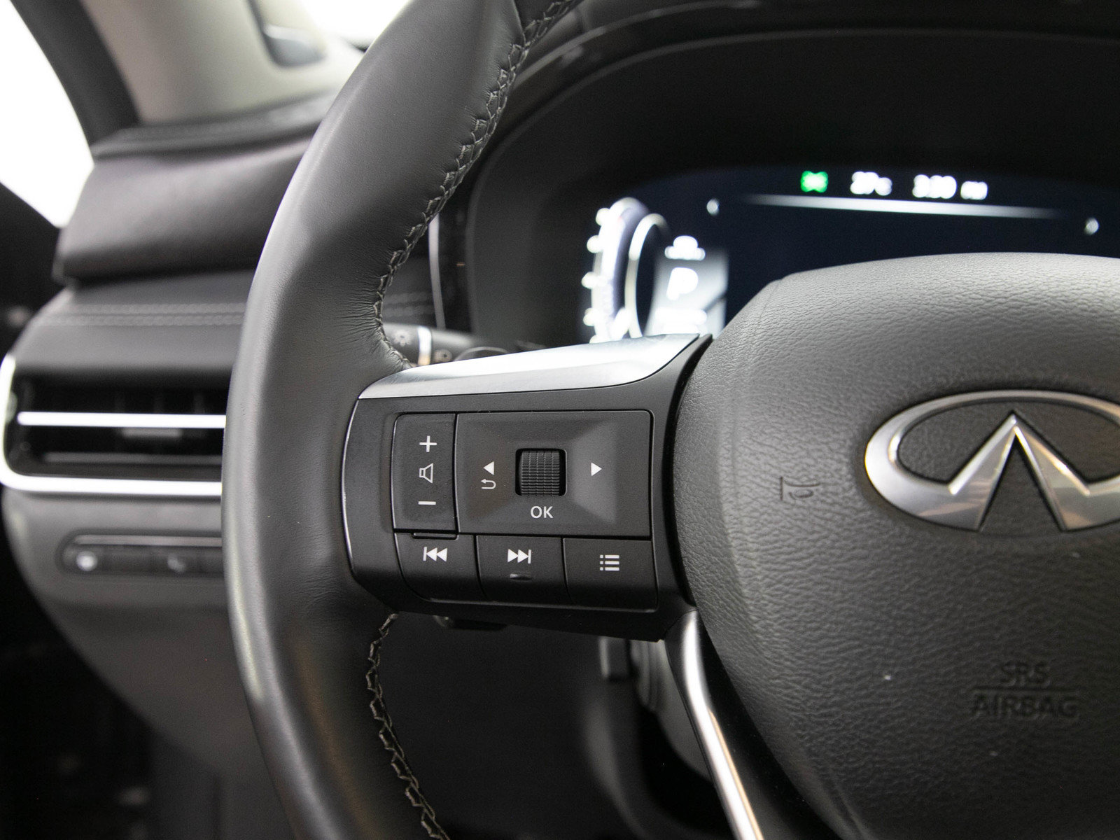 Used 2023 INFINITI QX60 Sensory AWD/4WD image 30