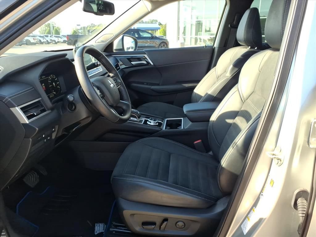Used 2023 Mitsubishi Outlander 4WD Plug-In Hybrid image 19