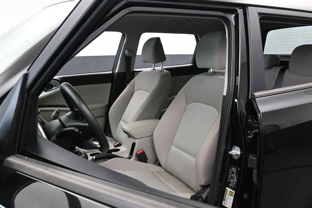 Used 2023 Kia Soul LX FWD image 10