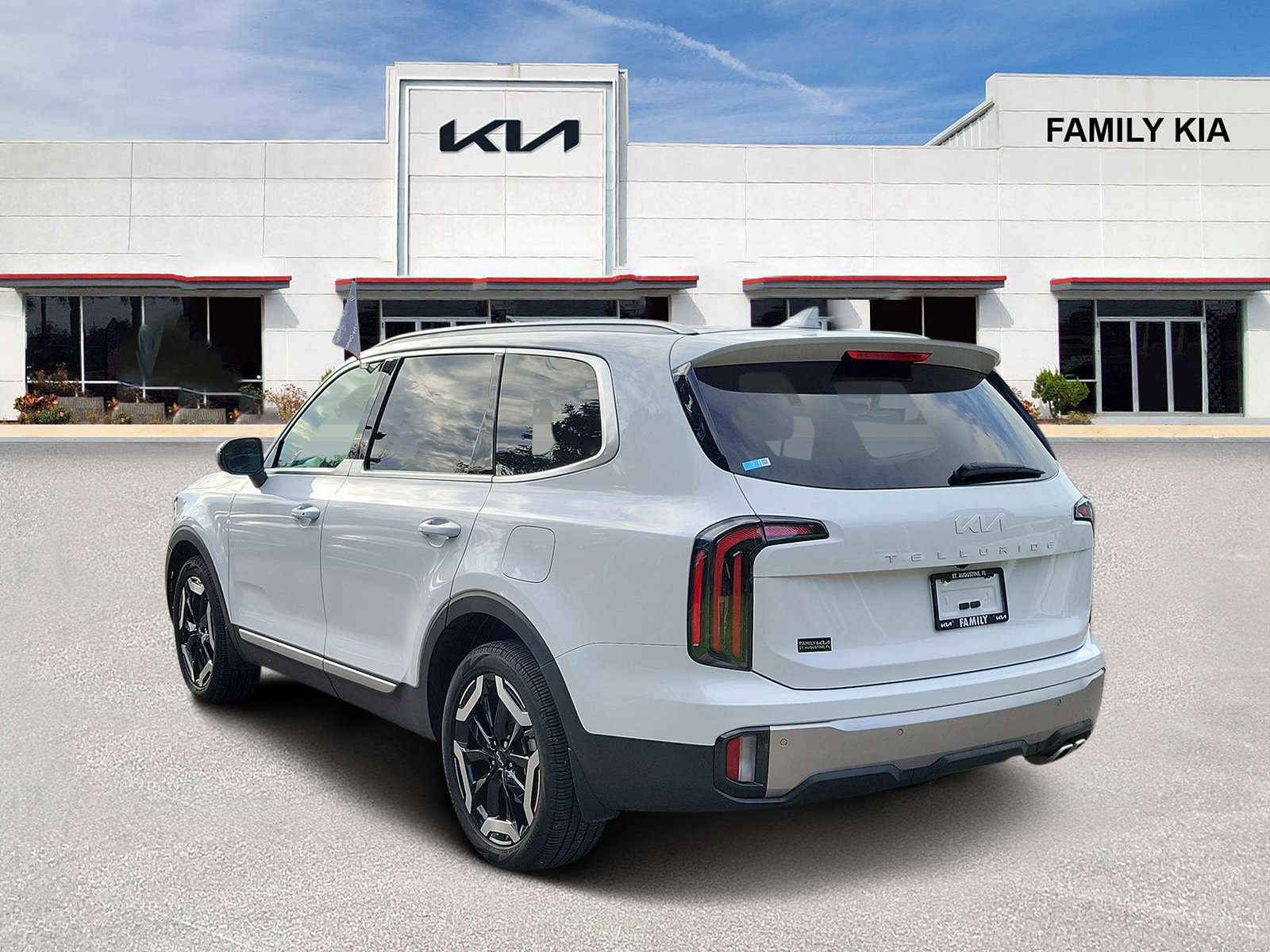 Certified 2025 Kia Telluride EX FWD image 4