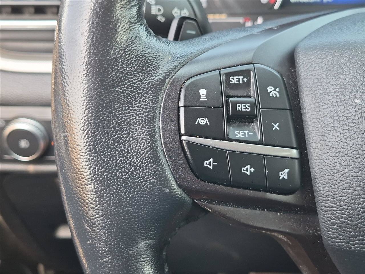Used 2020 Ford Explorer XLT w/ Equipment Group 202A AWD/4WD image 18