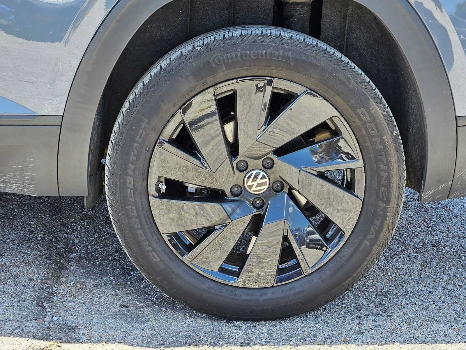 Used 2024 Volkswagen Atlas Cross Sport SE FWD image 11