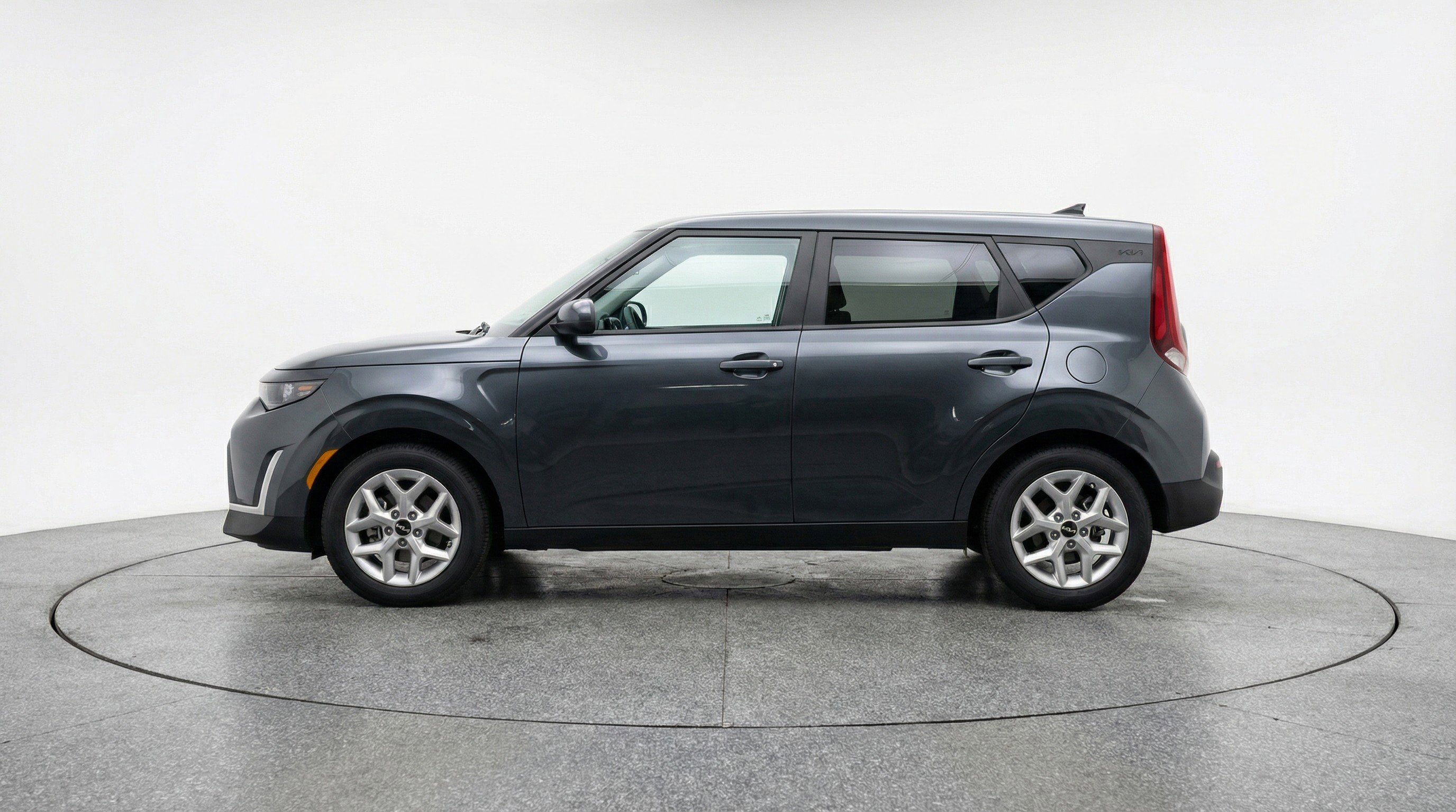 Used 2025 Kia Soul LX w/ LX Technology Package FWD image 5